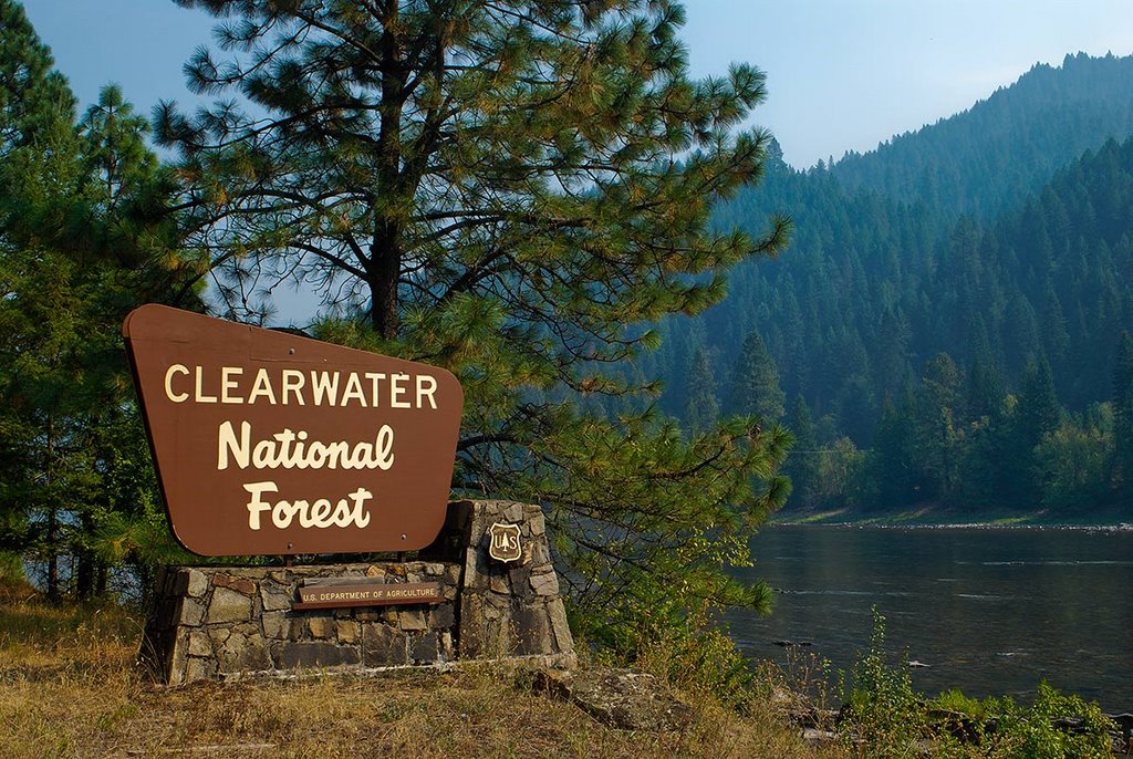 Boundary sign of Clearwater National Forest, northern Idaho, Барли