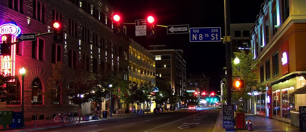 Night crossing at 8th street, Boise Idaho, Бойсе