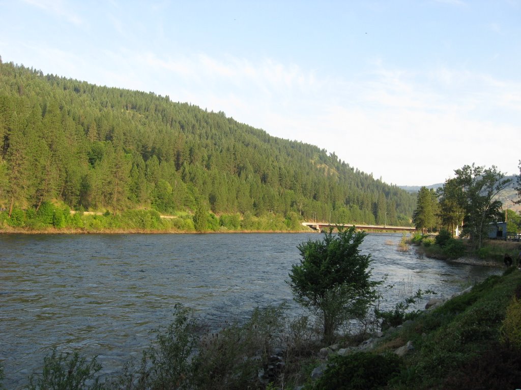 Clearwater River in Orofino by Wogger, Орофино