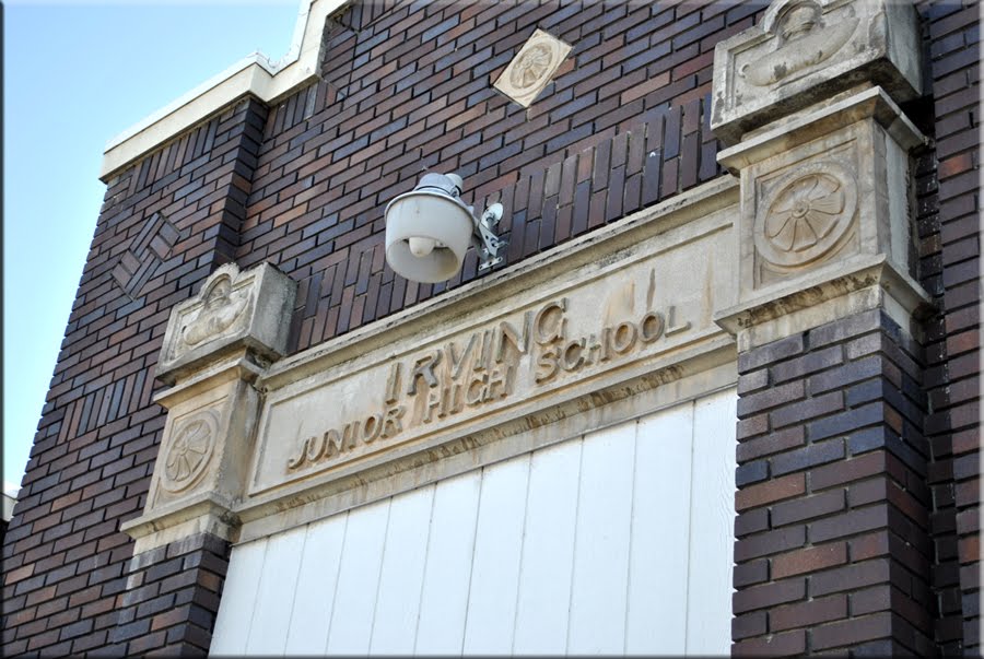 Irving Junior High Old Main Entry, Покателло