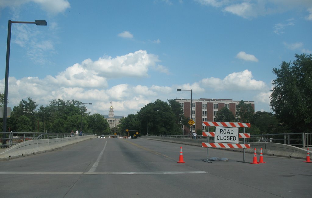 Road Closed to the Old Cap, Айова-Сити