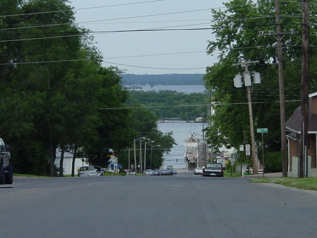 2008 Flood, water from Main St to Illinois bluff, over 5 miles wide, Барлингтон