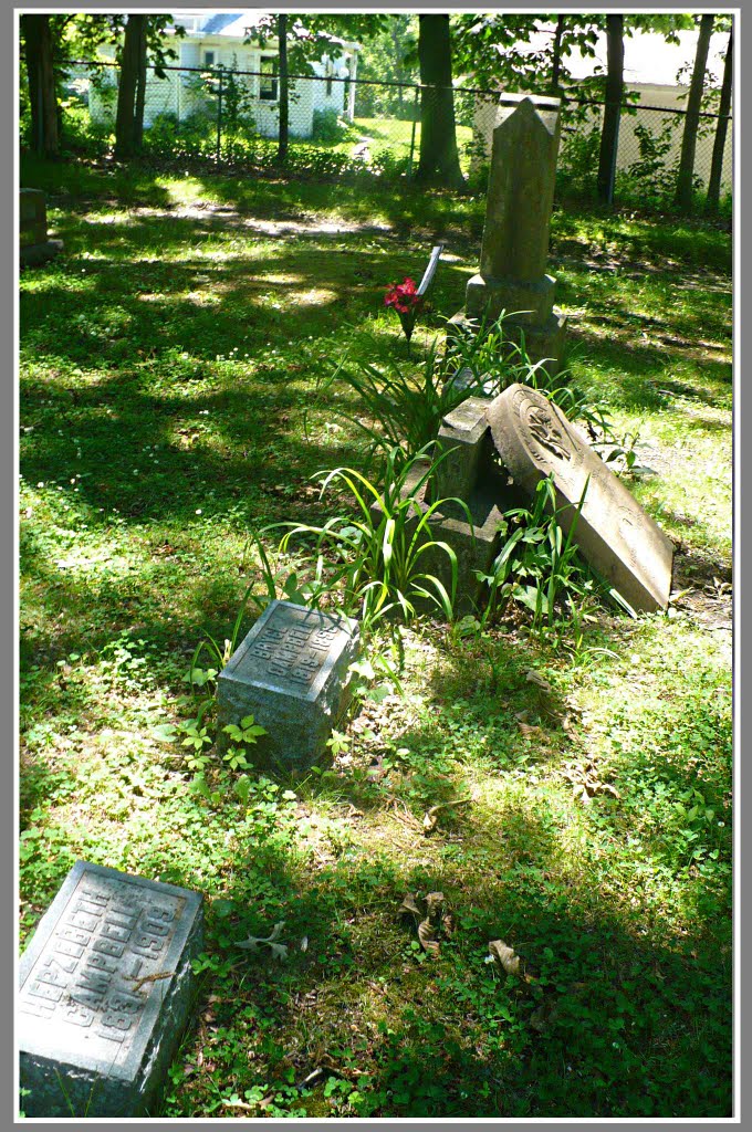 The grave of Mary Campbell...Aspen Cemetery, Burlington, USA...Born - Mary Littlewood in Renishaw..Derbyshire, England,..-   Photograph by Rod Reeves  U.S.A, Барлингтон
