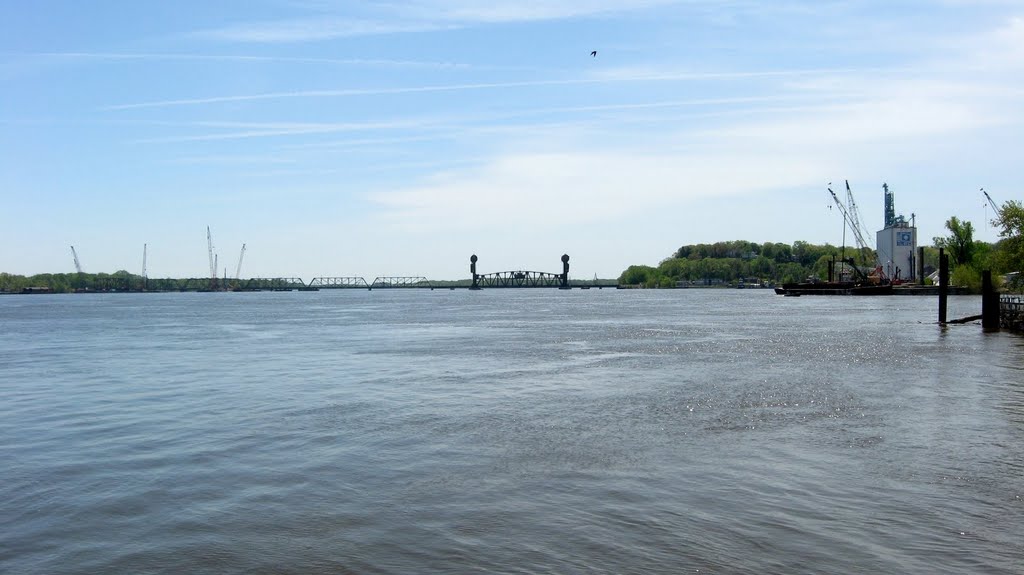 From a distance, the Burlington Rail Bridge with its new vertical lift section., Барлингтон