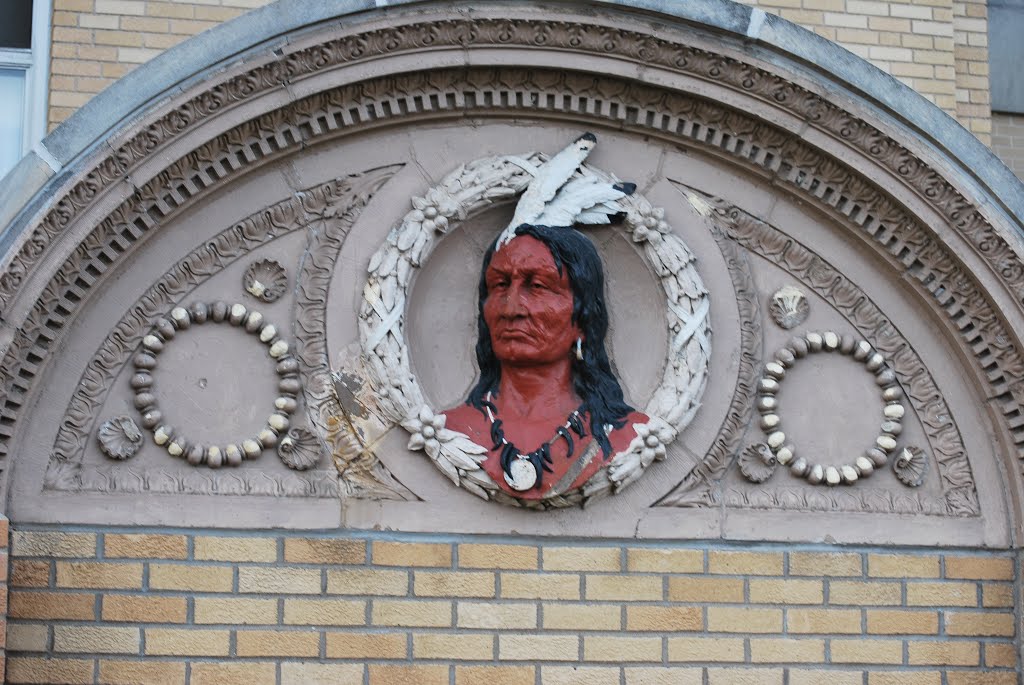 Indian Chief Sign Outside Des Moines County Courthouse, Барлингтон