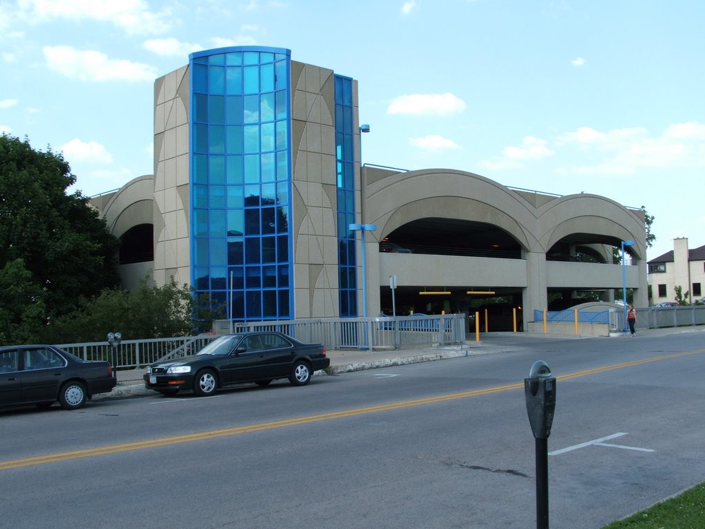 Chauncey Swan Parking Ramp & Farmers Market (from College St.), Блуэ Грасс