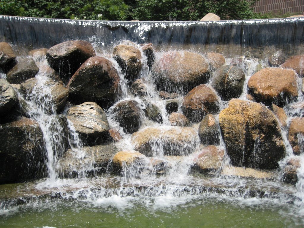 Center for the Arts waterfall, Ватерлоо