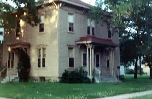 lost Italianate frame house Waterloo, Iowa, Ватерлоо