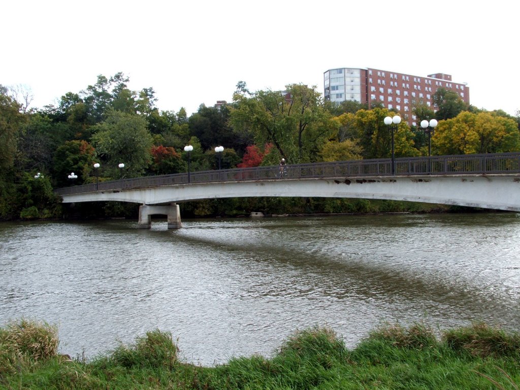 Pedestrian Bridge, Iowa River, near Art Center, Iowa City, Виндсор-Хейгтс
