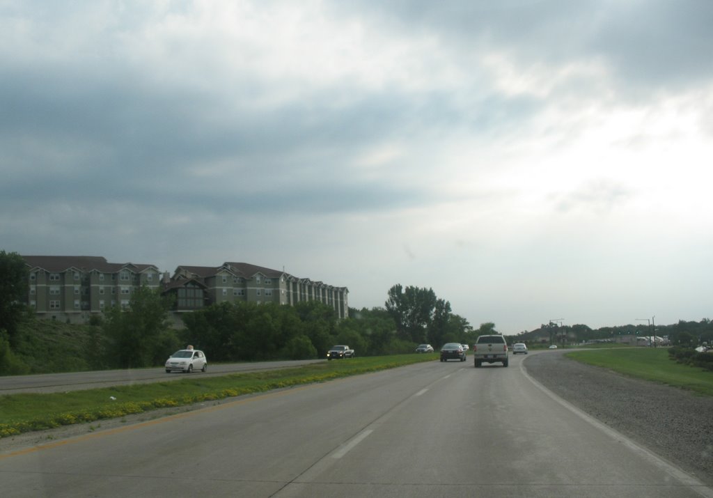 Apartments on Highway 1, Гилбертвилл