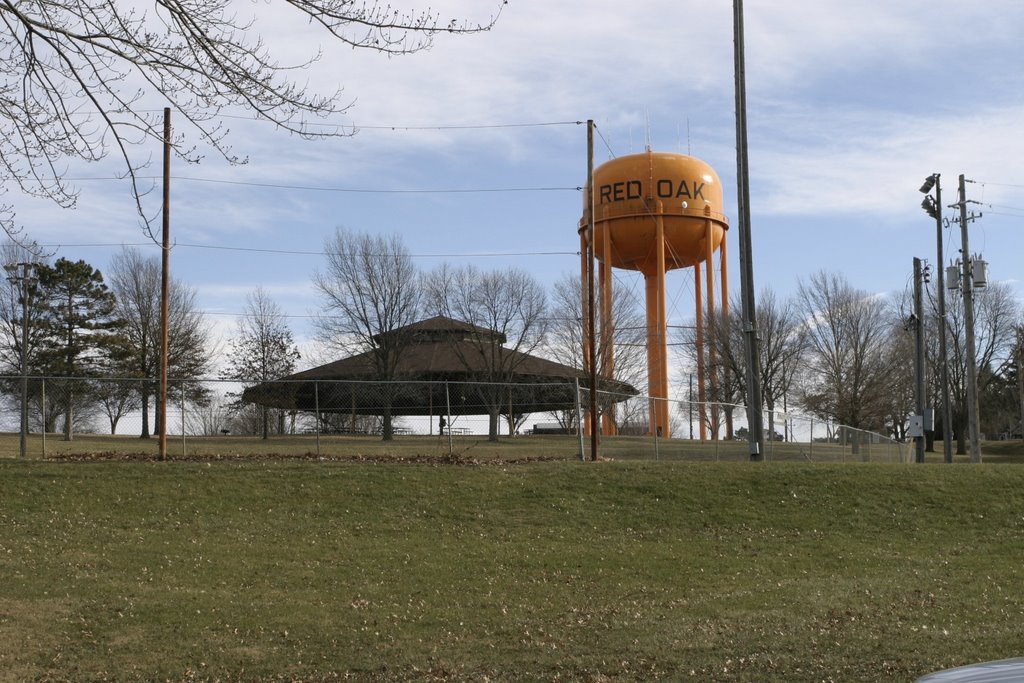 Red Oak Water Tank with UFO, Гринфилд