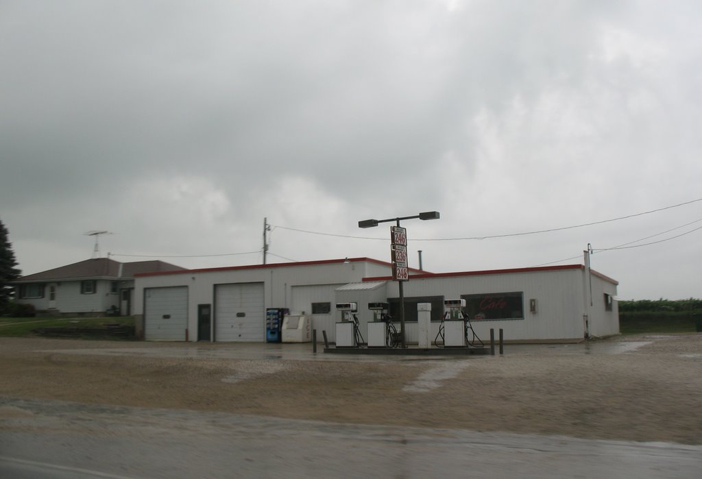 Wet gas station on 141, Гринфилд