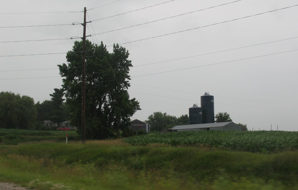 Blue silos near 270th, Гринфилд