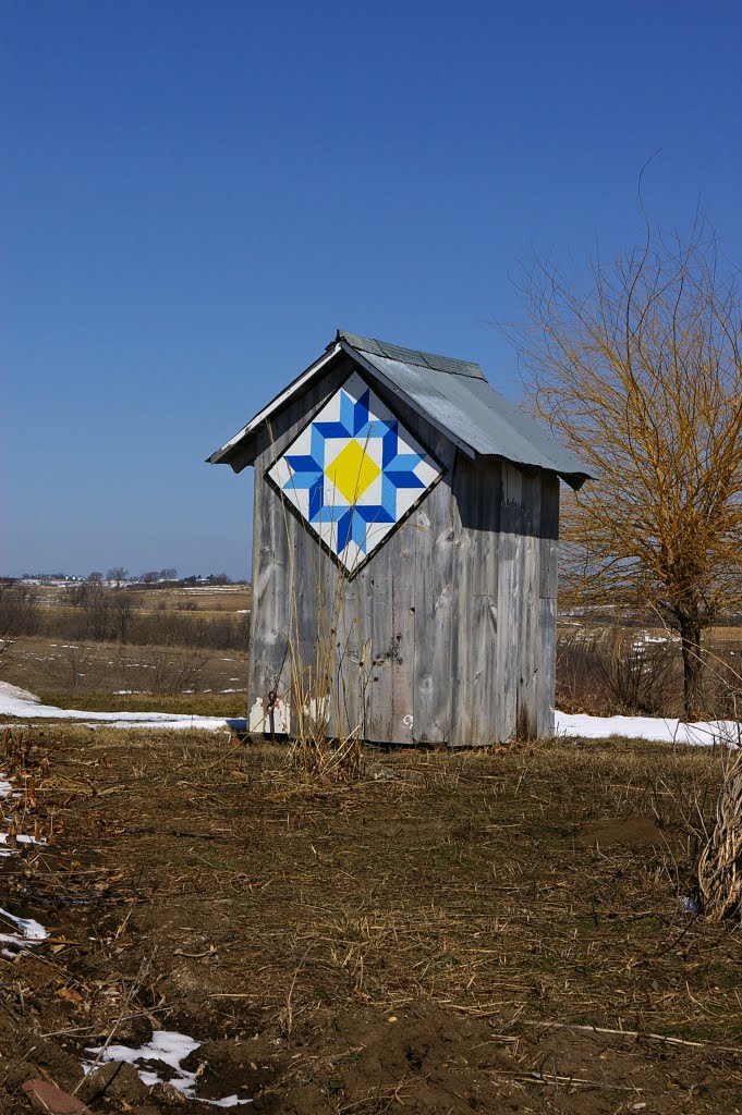 Quilt painted outhouse, Guthrie Center, Iowa, Гринфилд