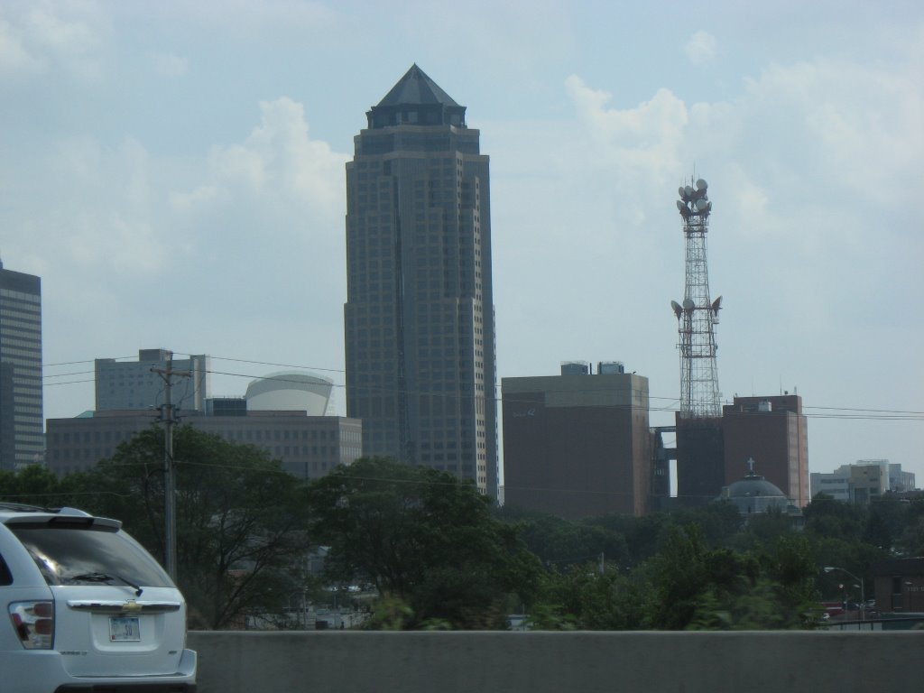 801 Grand building from I-235, Де-Мойн