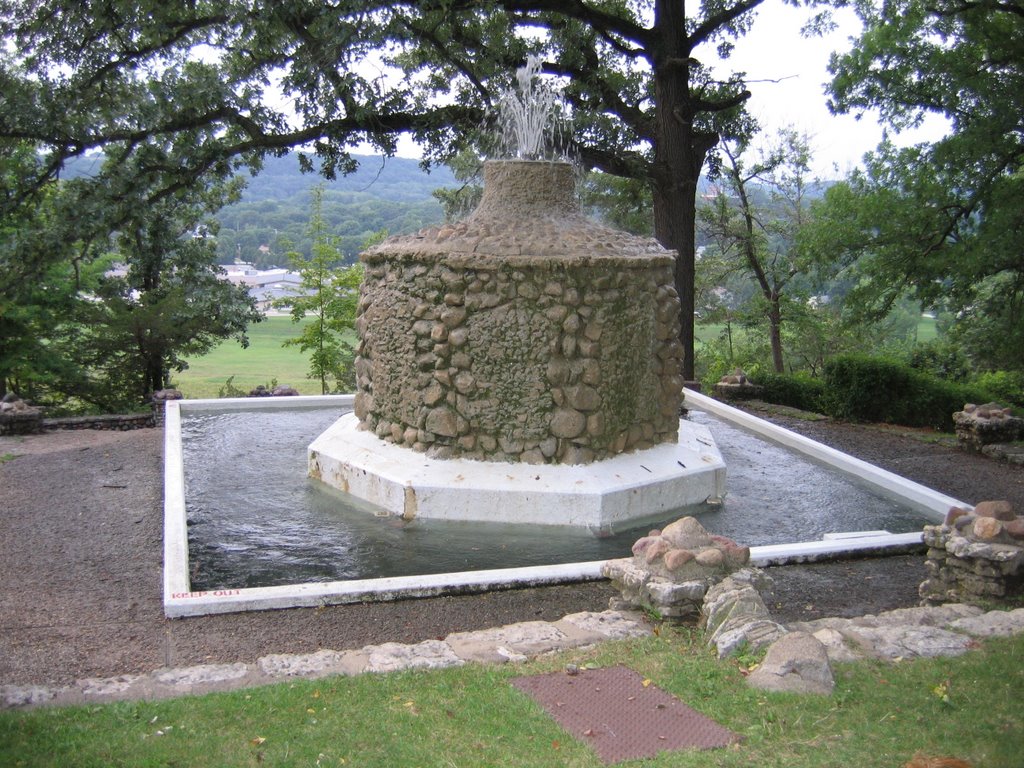 Fountain at Phelps park, Декора