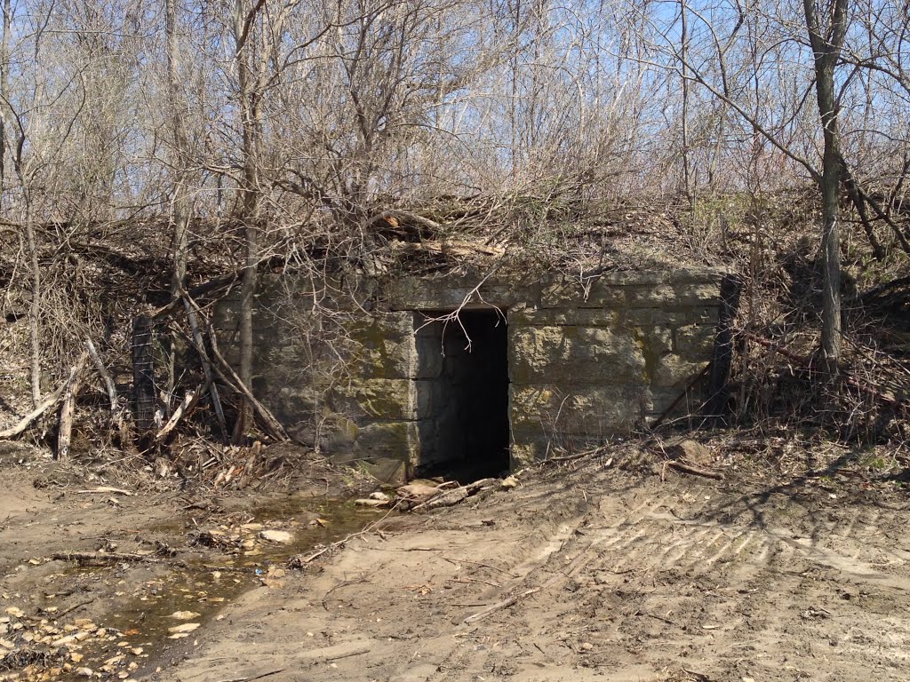 Very Old Stone Railroad Culvert, Денвер