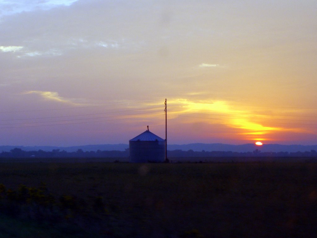 Sunset & Grain Bin, Калумет