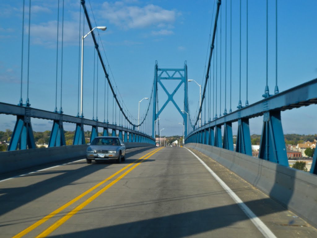 Crossing the Mississippi River from Illinois to Iowa on US 30, Клинтон