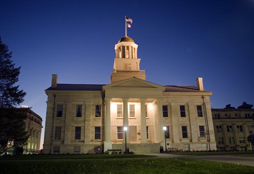 Old Iowa State Capitol Building at Dusk, Консил-Блаффс