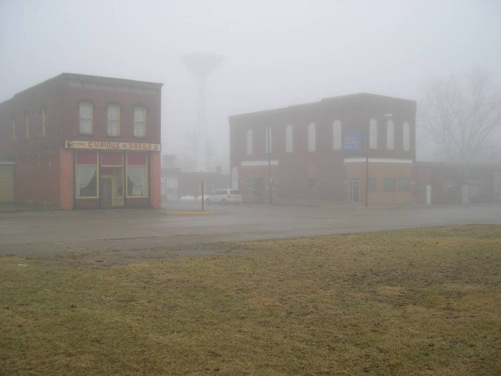 Foggy March Morning in Russell Iowa 2009, Коридон