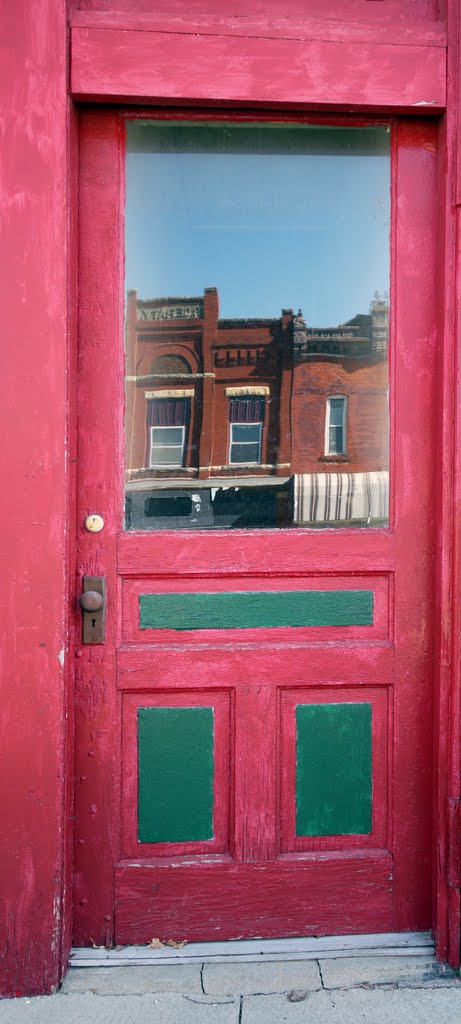 Red Door Reflection, Креско