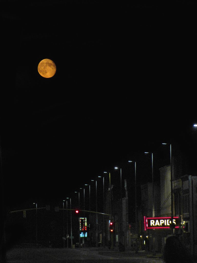 Orange August Moon & Marquee, Main Street, Rock Rapids, Iowa, Лайон