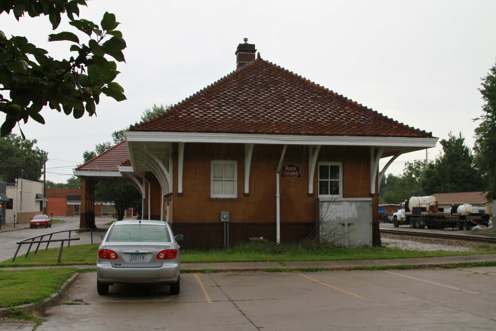 Former Rock Island Railroad Train Station, Iowa City, Iowa, July 2011, Осадж