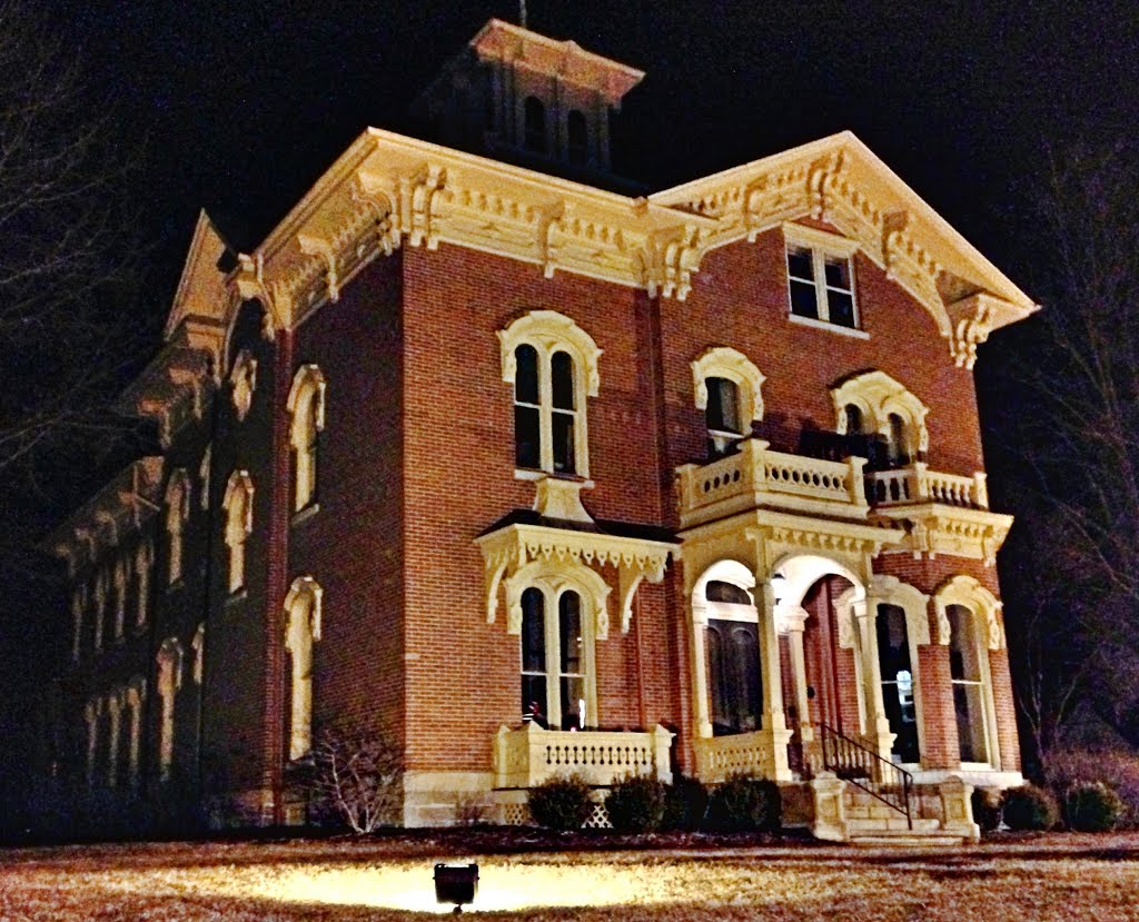 The Mansion - Iowa City, Iowa, Осадж