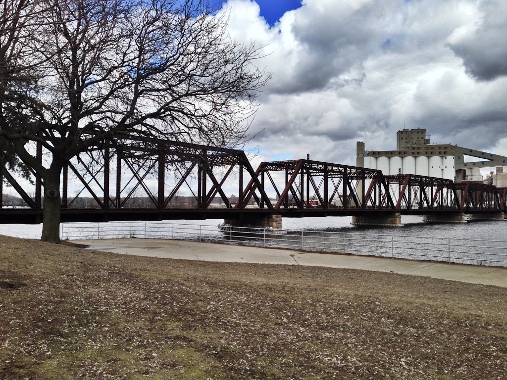 Historic Chicago & Northwestern Railroad Through Truss Bridge, Седар-Рапидс