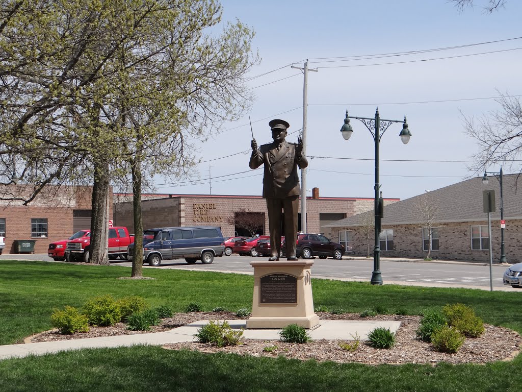 Karl L King statue in Fort Dodge IA, Форт-Додж