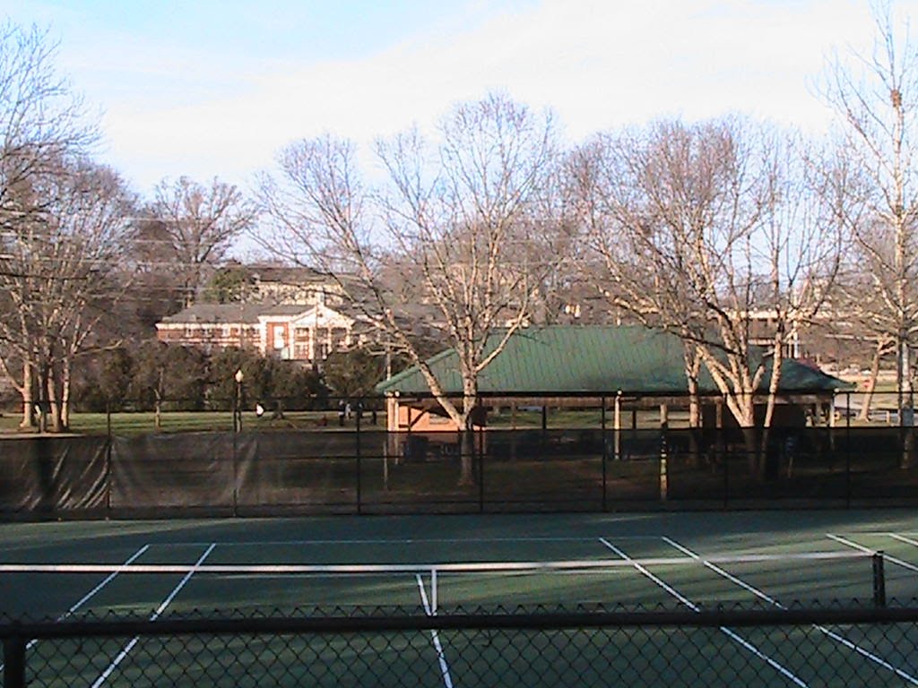 Tennis courts and pavillion at Big Spring Park, Атенс