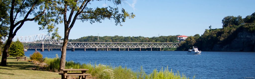 ONeal Bridge from MacFarland Park on the Tennessee River, Бриллиант