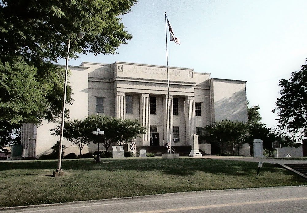 Lawrence County Courthouse - Built 1936 - Moulton, AL, Бриллиант