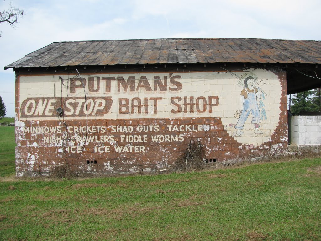 Country Boy "been fishen" fading sign on  Putmans Bait Shop. Ever see a "fiddler worm"?, Ванк