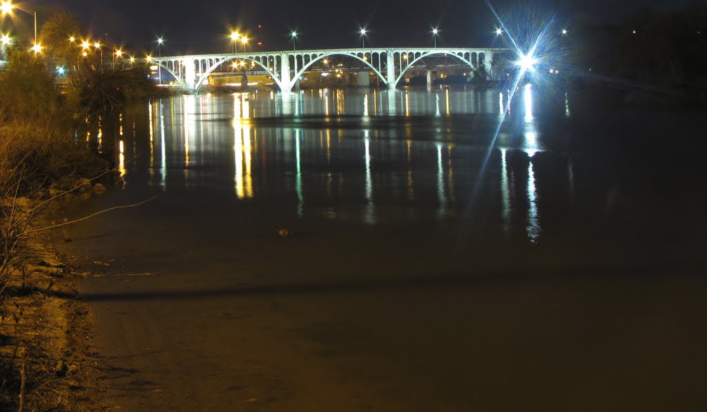 Broad Street Bridge and Coosa River at Night, Гадсден