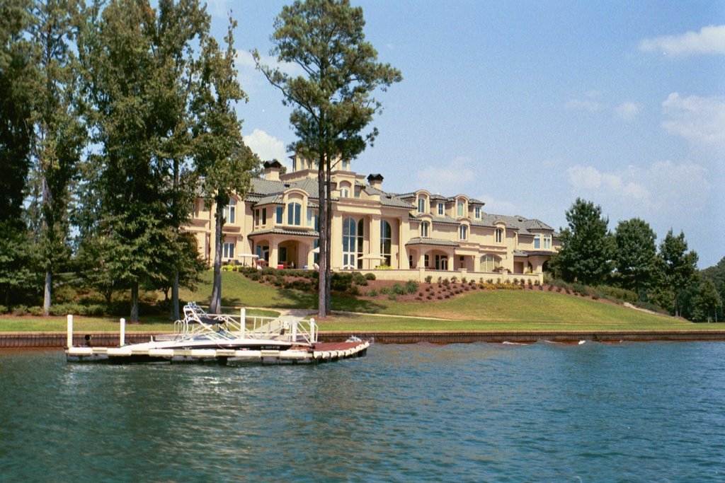 Scrushy mansion on Lake Martin, near Alexander City ALA (8-2006) 2, Голдвилл