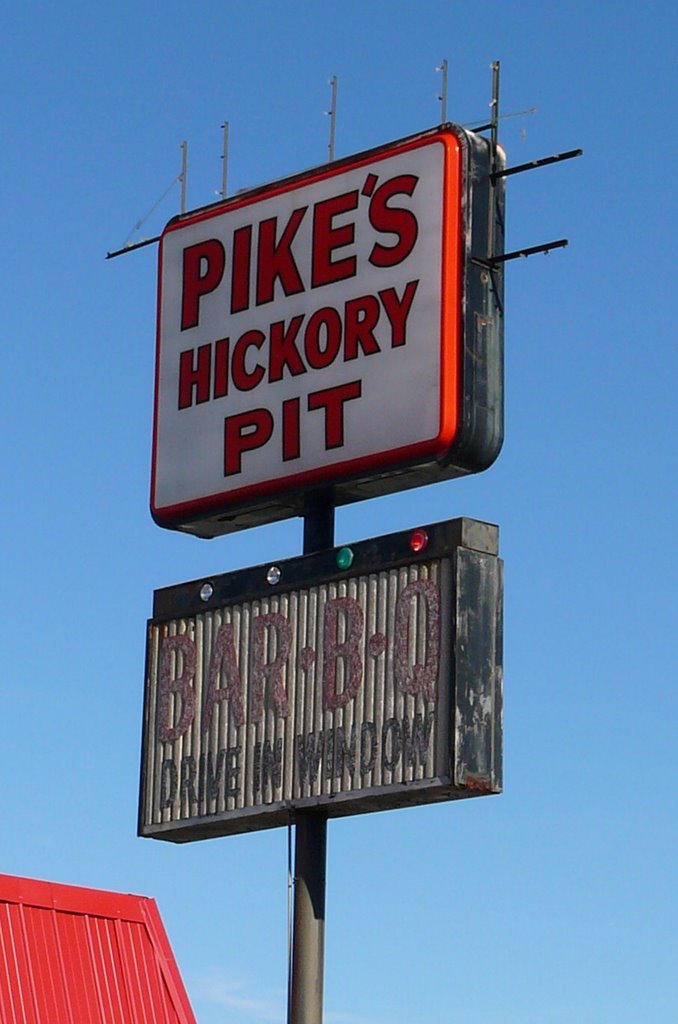 Pikes Sign, Мидфилд