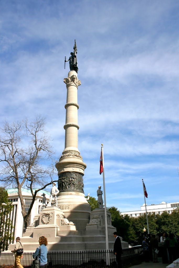 Monument honoring Civil War Beside Alabama State Capitol, Монтгомери