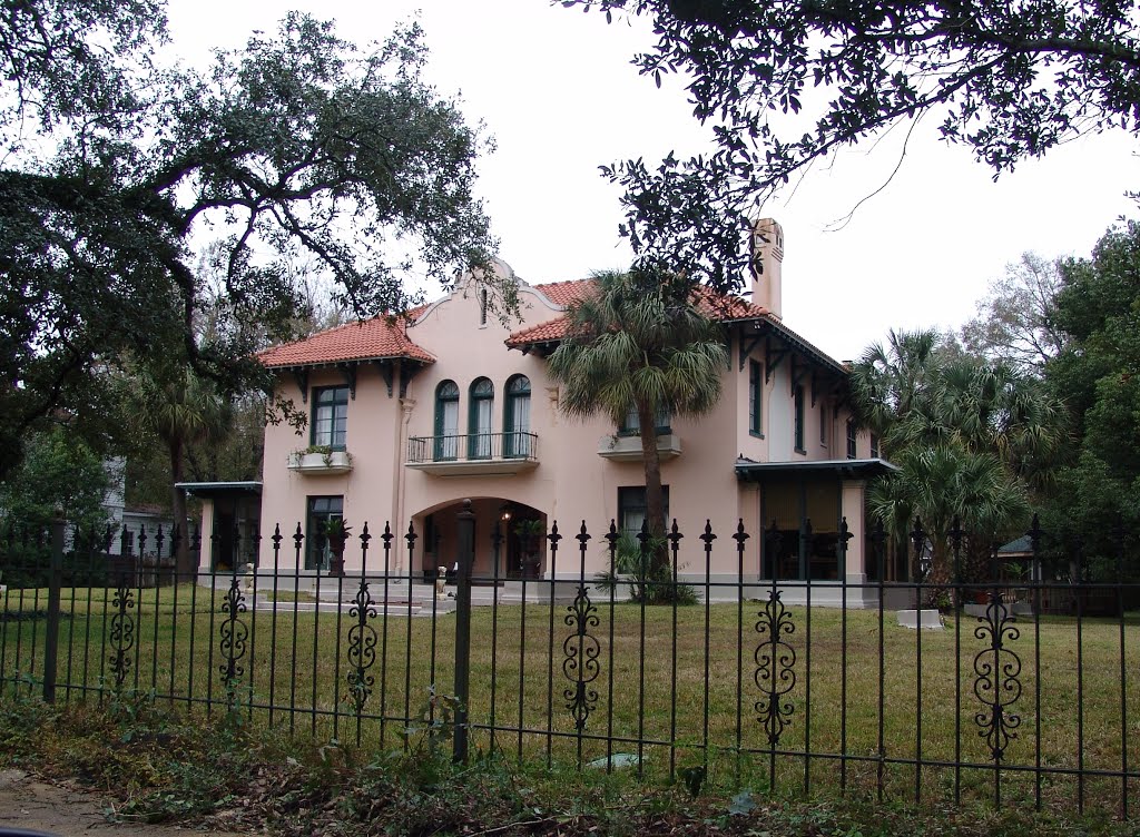 1904 George Fearn house, one of the 1st Spanish Colonial houses built in SE US, Mobile (12-26-2011), Причард