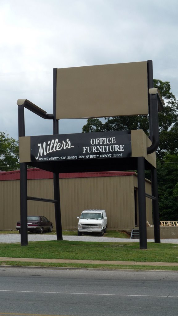 Millers Office Furniture, 625 Noble St., Anniston, AL 36201, Сакс