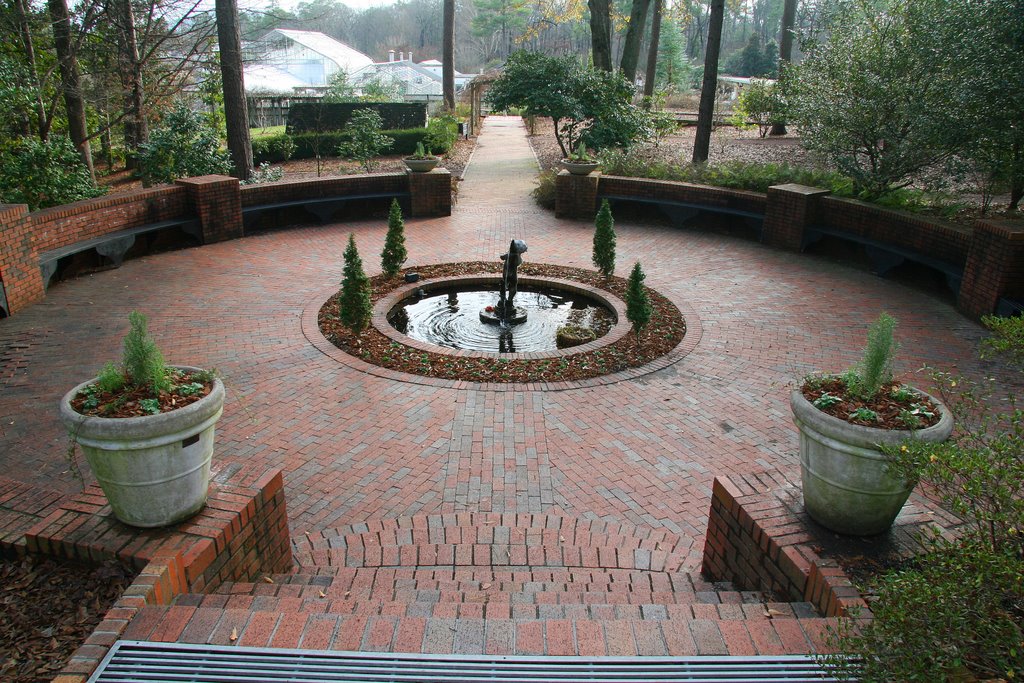 Fountain at Birmingham Botanical Gardens, Хомевуд