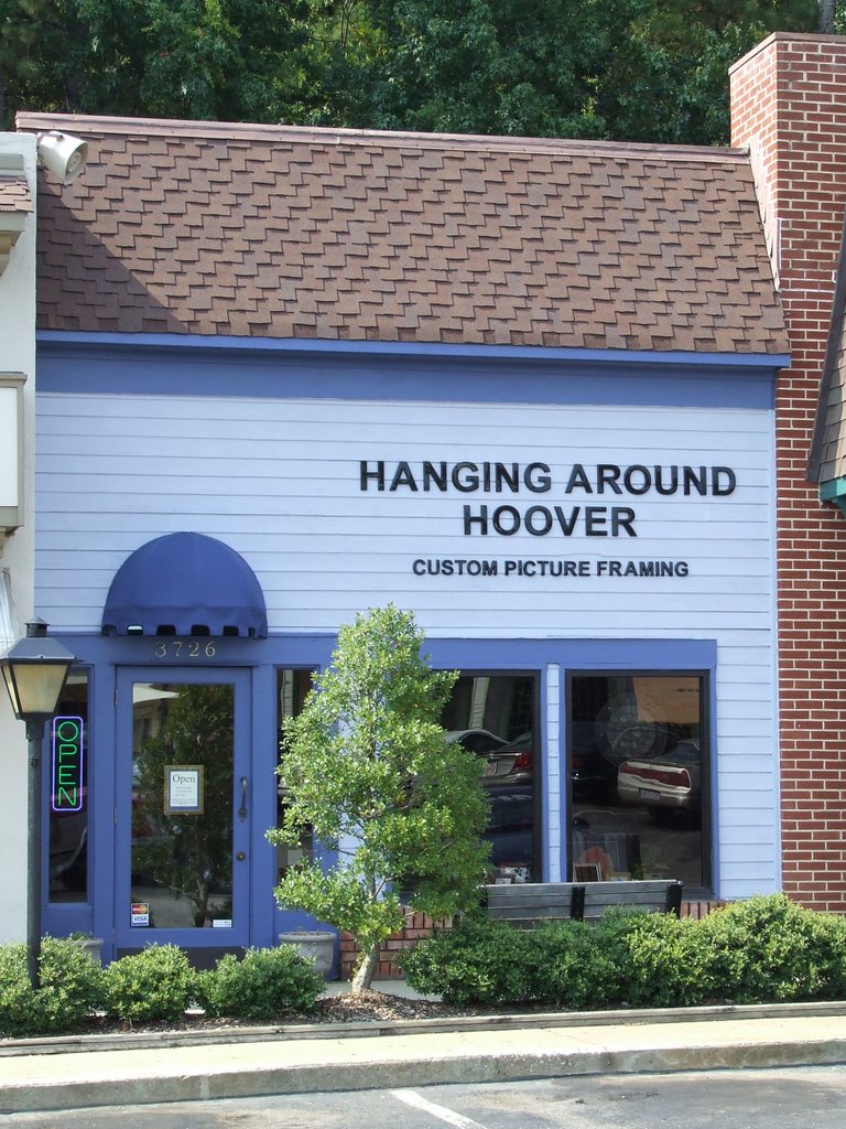 Hanging Around Hoover Custom Picture Framing, Хувер