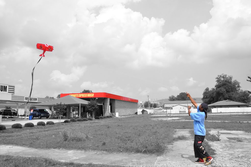 Kite Flying at Lees Express Wash, Хунтсвилл