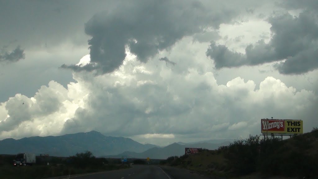 Thunderstorm, I-10 near Benson AZ, 2011-09-15, Бенсон