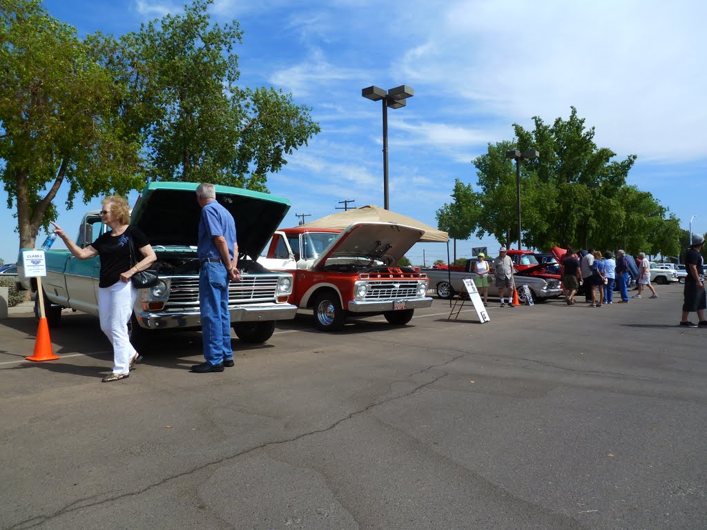 Glendale,AZ: Restored Ford Auto Show, 1960s F-100 pickups 2011,, Глендейл