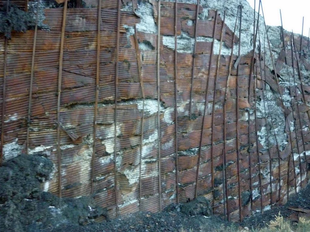 These metal walls held it in as it built up over the years., Кларкдейл