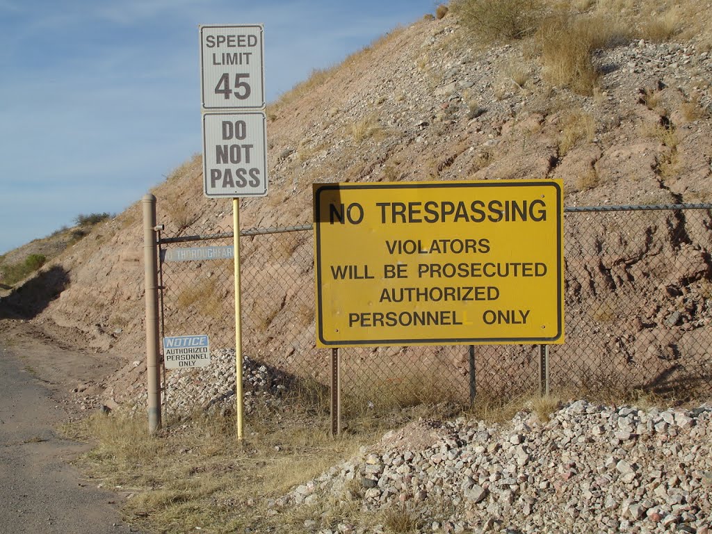 Signs on Cement Plant road near Clarkdale, AZ, Кларкдейл