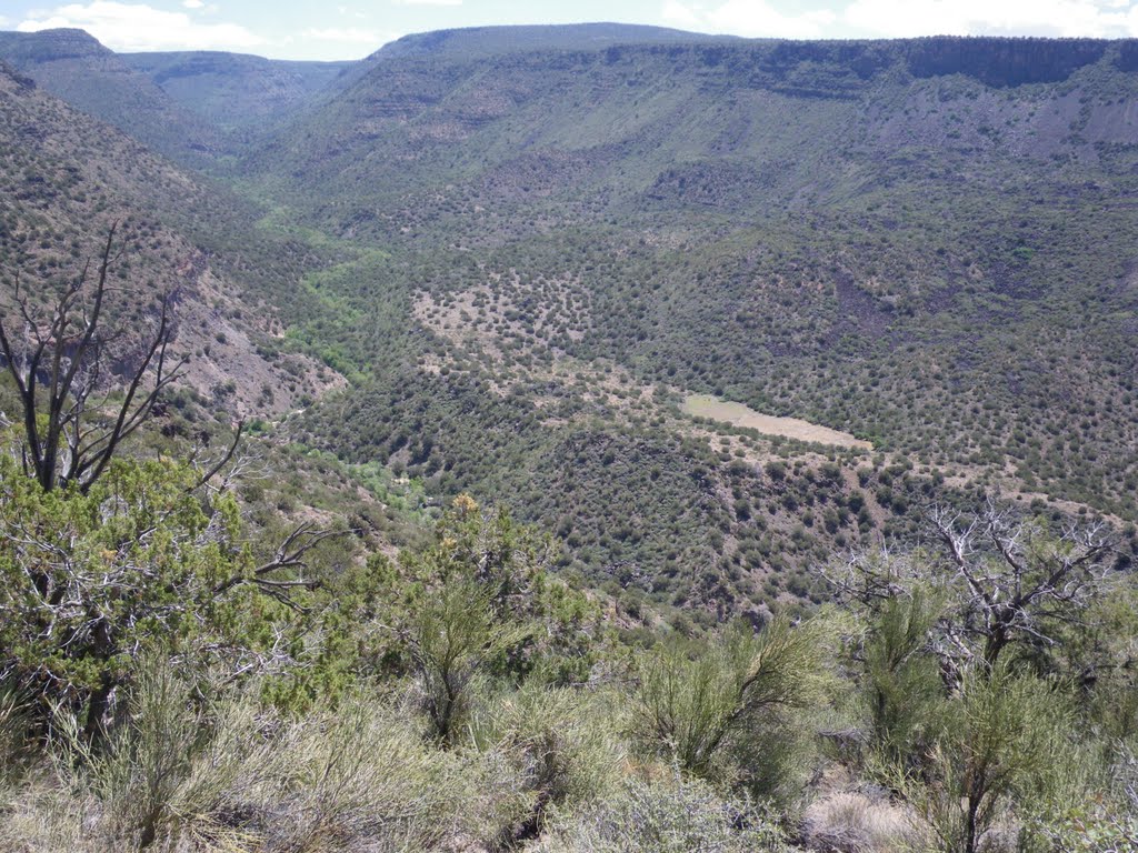 Phantom Lake in Hardscrabble Canyon, Таксон