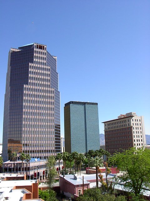 Buildings on W. Broadway Blvd - down town Tucson AZ, Тусон